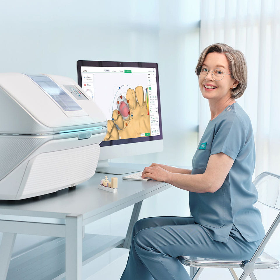 Lilivis L-CAD digital dentistry software interface for dental prosthesis design with a clinic professional.
